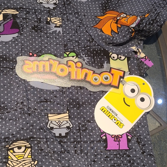 Minions Unisex Size Large Character Scrub Top NWT, Double Front Pocket - Picture 5 of 15